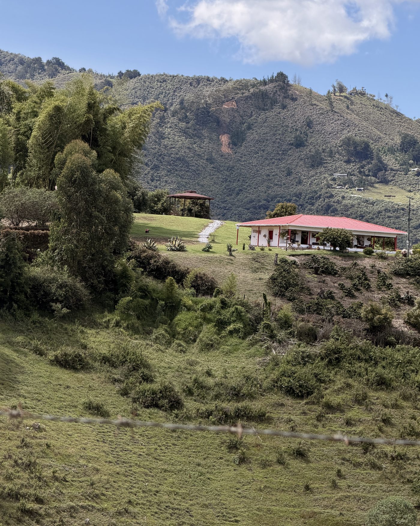 Vista de Valle Sereno entre montañas